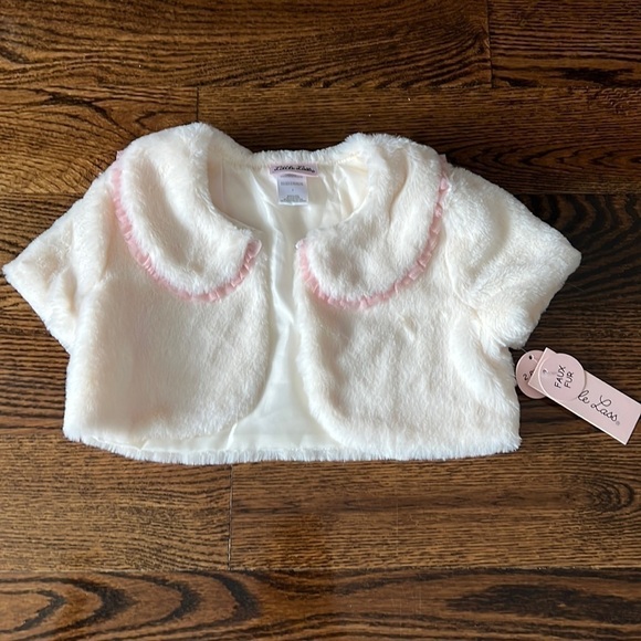 LITTLE LASS Faux Fur Cream Short Sleeved Jacket. NWT - Picture 1 of 4